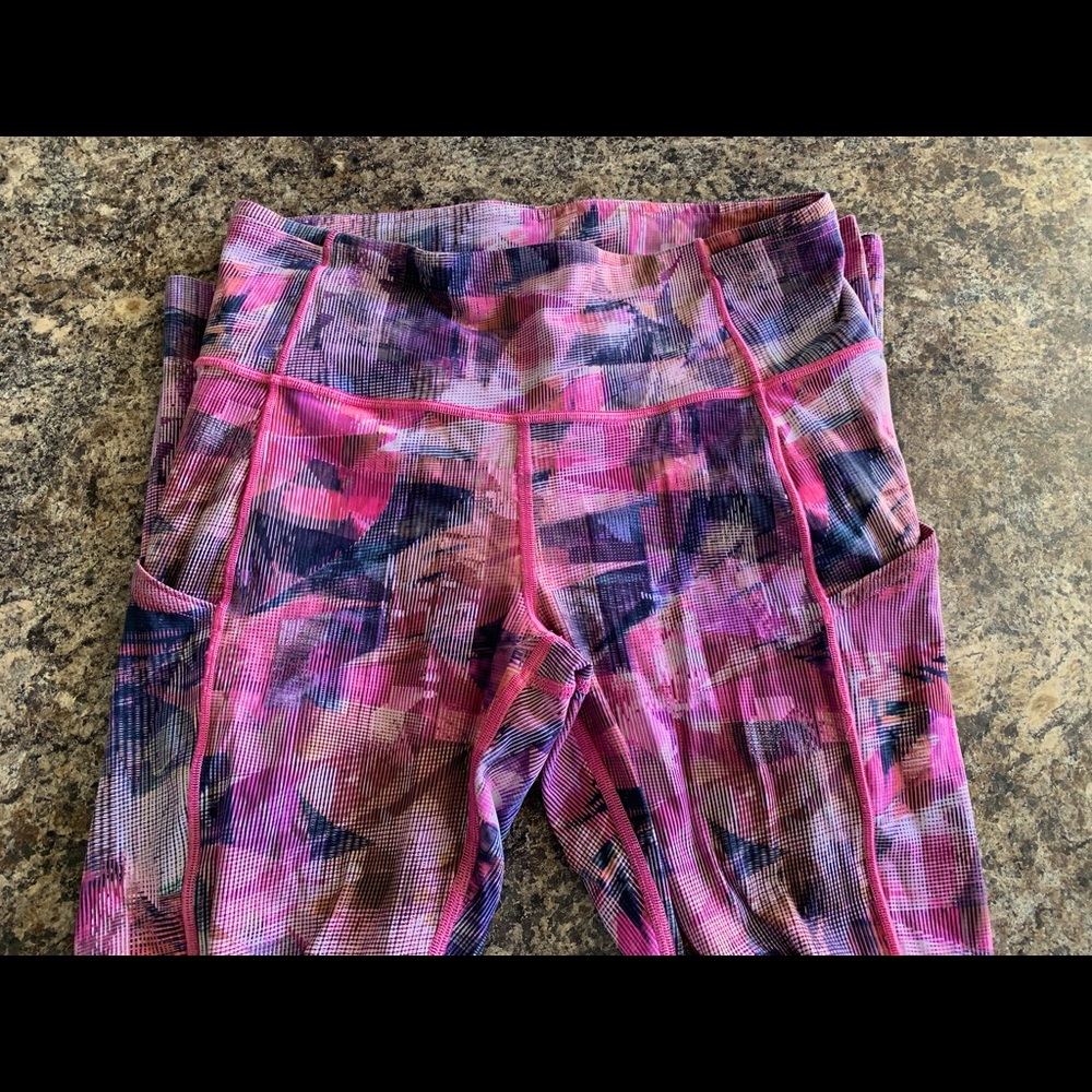 LuLu cropped leggings size 8 , good condition